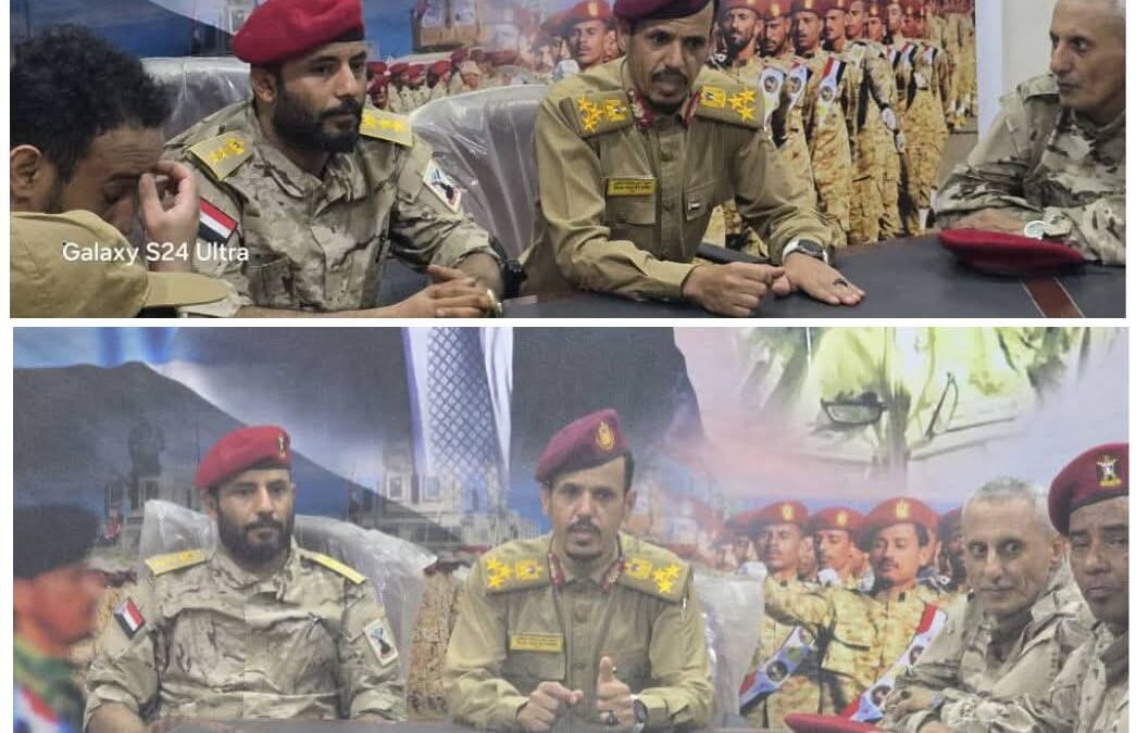 قائد اللواء الأول دعم وإسناد العميد نصر اليافعي يكرم خريجي الكلية الحربية المنتسبين للواء