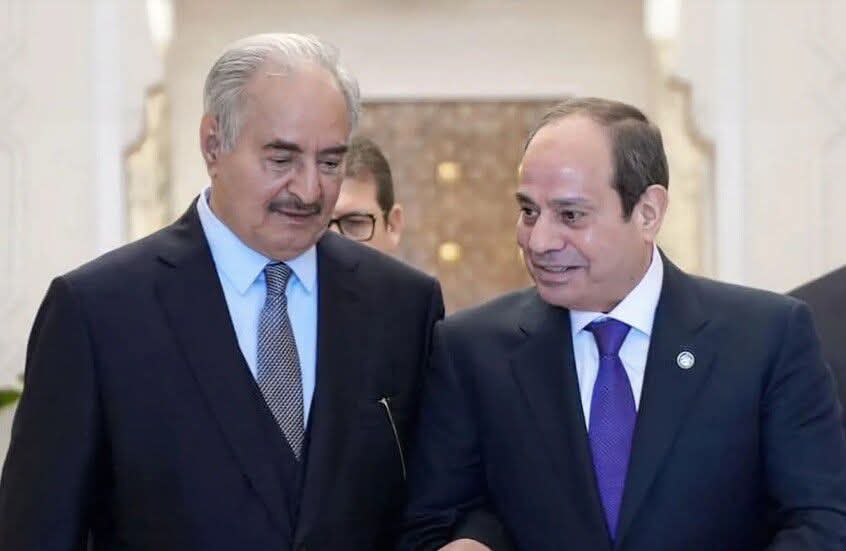 السيسي يحذر حفتر من مخاطر تتربص بليبيا