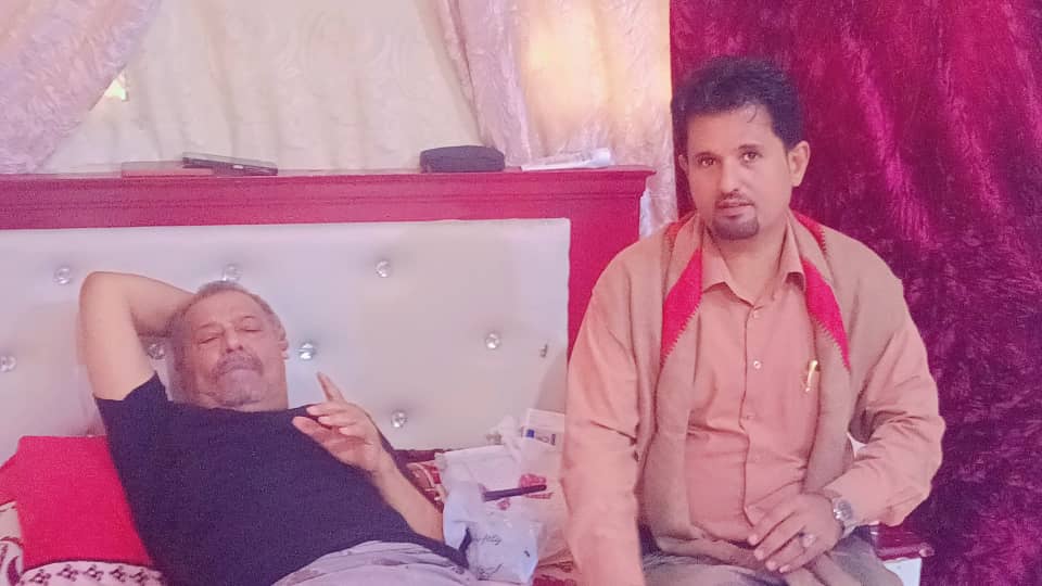 مدير إعلام أبين يطمئن على صحة الوكيل جرفوش ويناشد بإنقاذ حياته