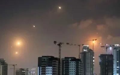 إيران تطلق عشرات الصواريخ على إسرائيل وتعلن بدء “العقاب الشديد