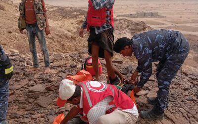 الدفاع المدني بشبوة ينجح في إنقاذ الشبان العالقين بتعاون أمني وإنساني كبير