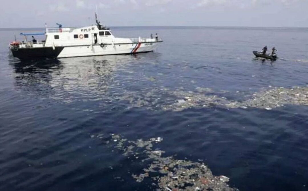 إندونيسيا .. قتلى وعشرات المفقودين في غرق عبارة بجزيرة بالي