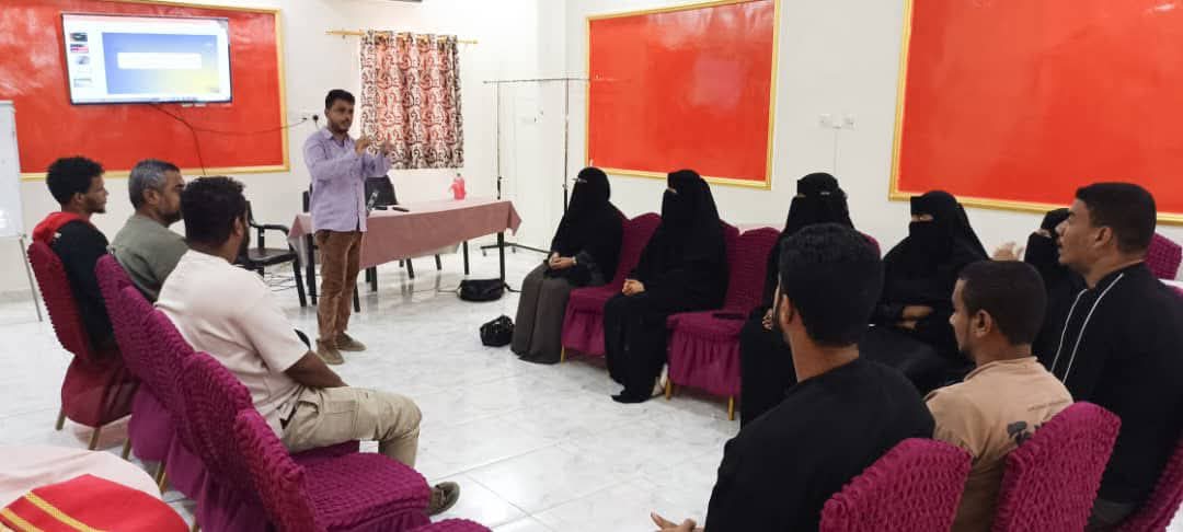 مؤسسة شباب أبين تنفذ جلسة توعوية حول أضرار المخدرات تحت شعار “رغم التحديات سننتصر”