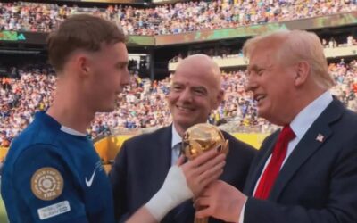 بالمر يتسلم جائزة أفضل لاعب من الرئيس الأمريكي ورئيس الفيفا