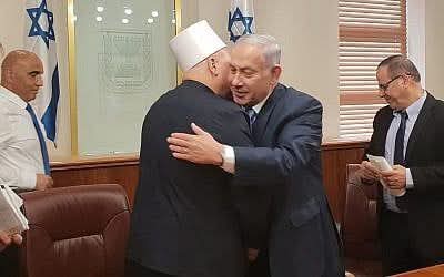 نتنياهو و #كاتس يوجهان الجيش لمهاجمة قوات الجيش السوري وأسلحته في السويداء