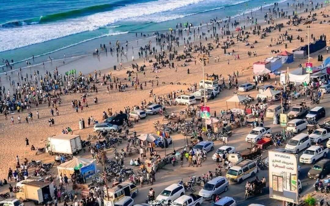 خفر السواحل بحضرموت ينقذ رجلاً ويواصل البحث عن فتى مفقود