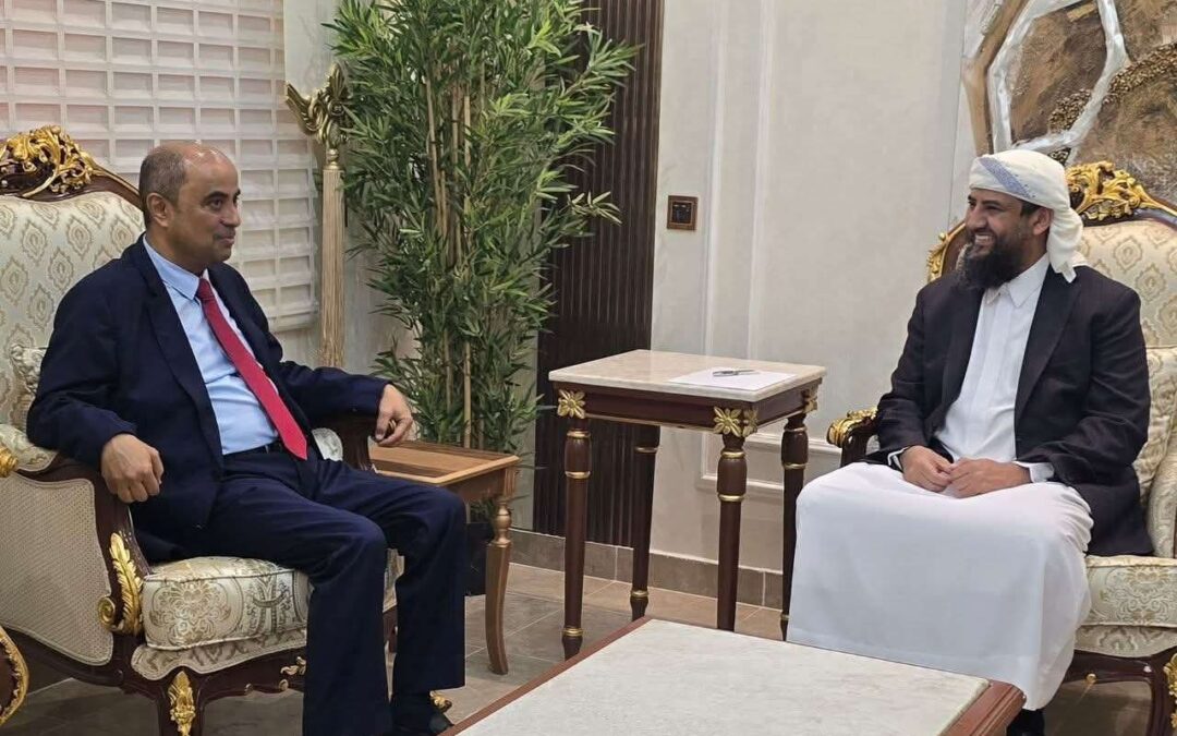 المحرمي يبحث مع رئيس الوزراء الأوضاع الاقتصادية وتحسين الخدمات