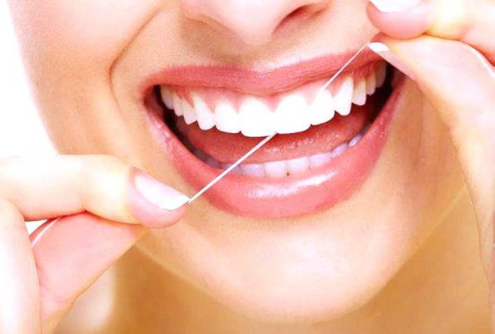 إهمال نزيف اللثة  يؤدي إلى النوبات القلبية! احذروه..