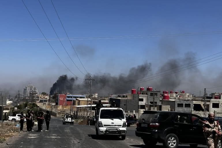 سوريا: اشتباكات عنيفة بين العشائر والفصائل الدرزية عند مدخل السويداء الغربي.