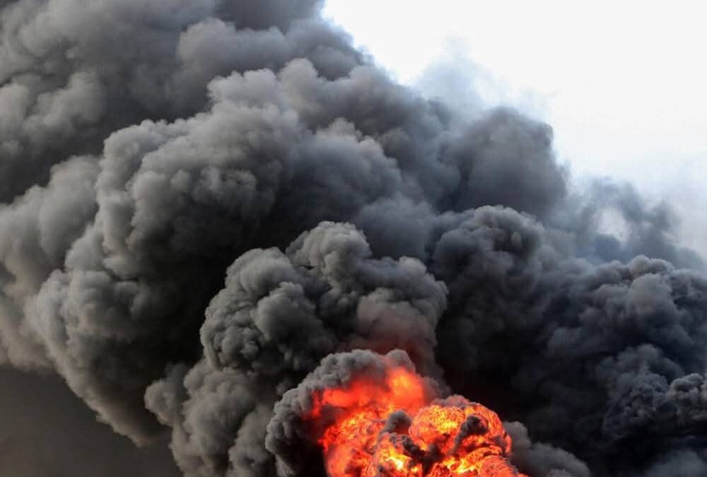 غارات إسرائيلية على مواقع حوثية في الحديدة والساحل الغربي