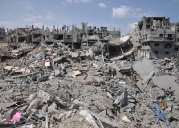 صحيفة_هآرتس:  خان يونس مسحت بالكامل و70% من مباني غزة لم تعد صالحة للسكن.