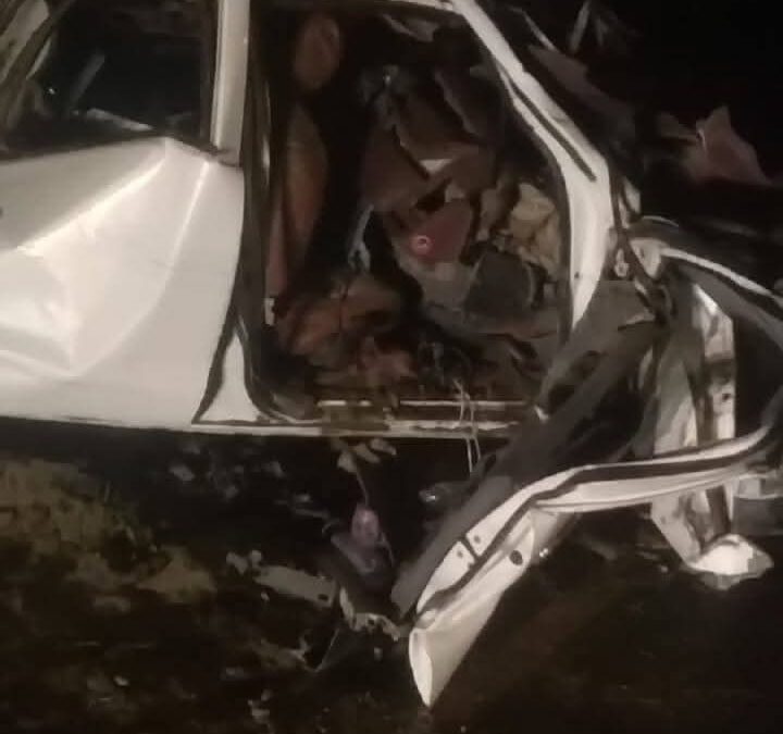 عاجل قبل قليل.. حادث مروري مروع في خط عدن – أبين آثر تصادم حافلة رويشان وهيلوكس نجم عنه وفيات وإصابات خطيرة