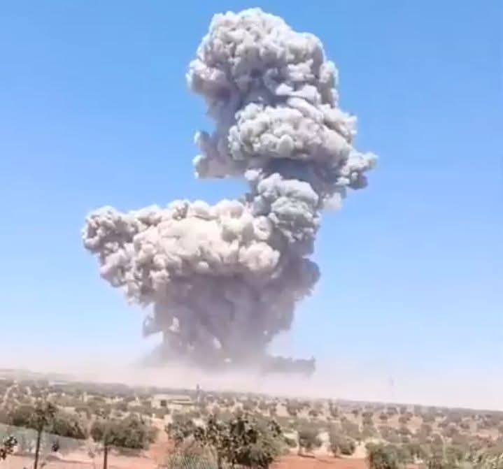 سوريا: مقتل 6 وجرح 70 في انفجار ضخم وقع في مستودع للذخيرة بريف إدلب