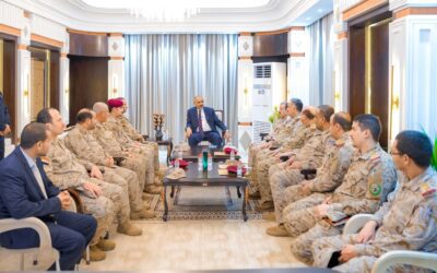 الرئيس الزُبيدي يترأس اجتماعًا لرئاسة هيئة الأركان العامة وعدد من هيئات ودوائر وزارة الدفاع
