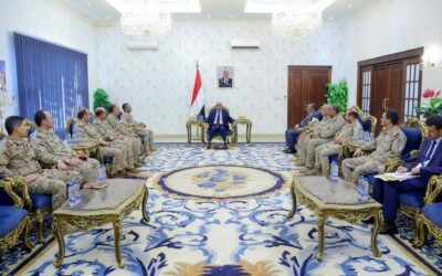 رئيس الوزراء يعقد اجتماعاً عسكرياً برئيس هيئة الأركان ورؤساء الهيئات والدوائر بوزارة الدفاع