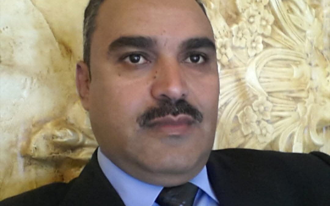باحث اكاديمي يكتب عن