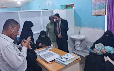 منسق برنامج شلل الأطفال في وزارة الصحة يزور مديرية أحور للإشراف على فرق التطعيم