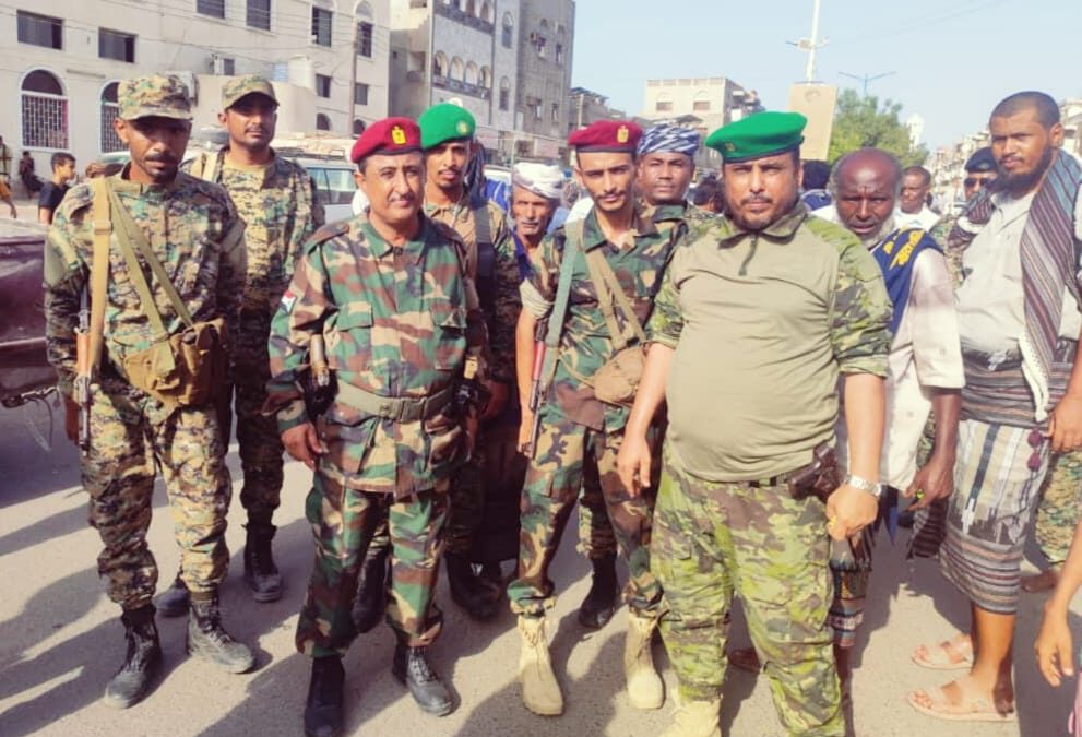 قائد الحزام الأمني بزنجبار يتفقد النقاط الأمنية ويوجه بتأمين ساحة الإعدام لتنفيذ القصاص بحق مدانين بارتكاب جرائم قتل