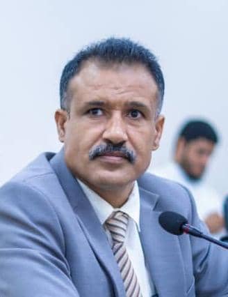 نقيب المحاسبين يطالب البنك المركزي بعدن بإلغاء الطبعة القديمة وضبط المضاربين للحفاظ على قيمة العملة