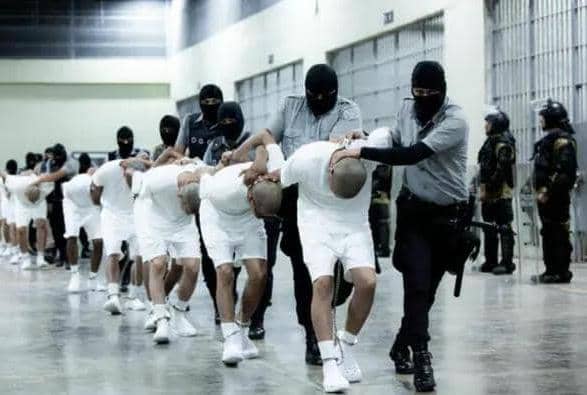 صفقة تبادل غير مسبوقة.. 10 أمريكيين مقابل 252 فنزويليا