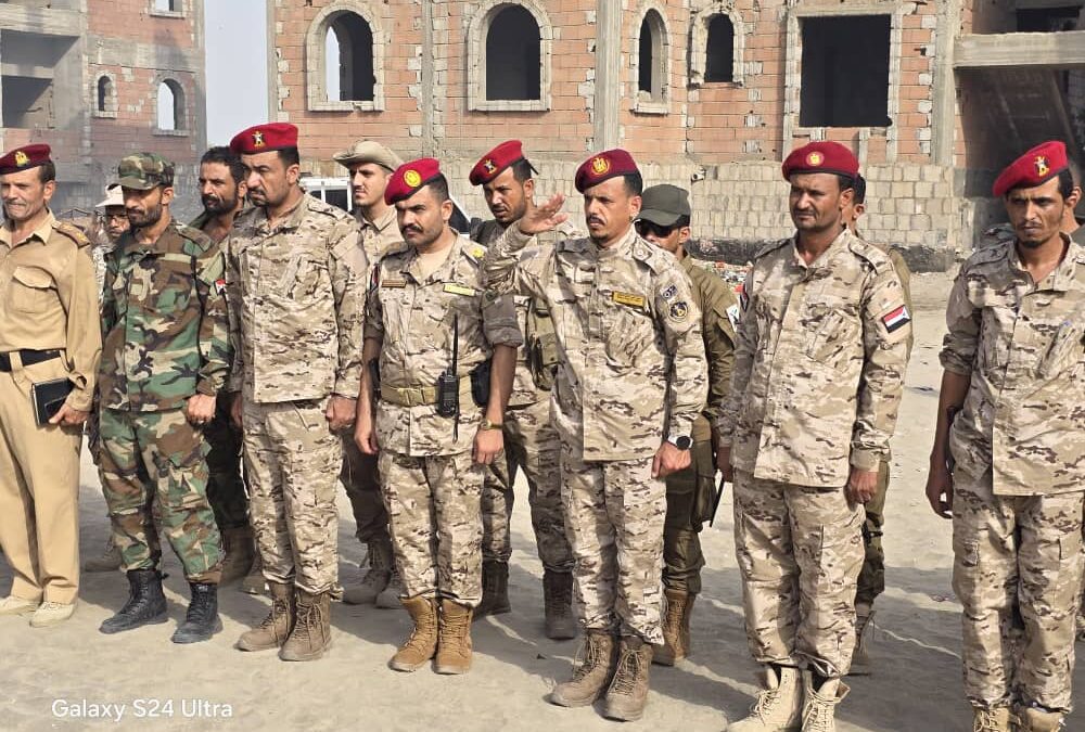 قائد ألوية الدعم والإسناد العميد نصر عاطف  يتفقد جاهزية اللواء السادس دعم وإسناد في محور أبين