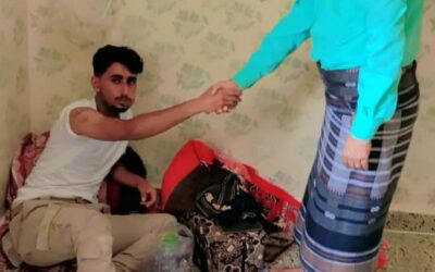 نائب المنسق العام يتفقد أحد الجرحى من محور يافع بمستشفى عبود