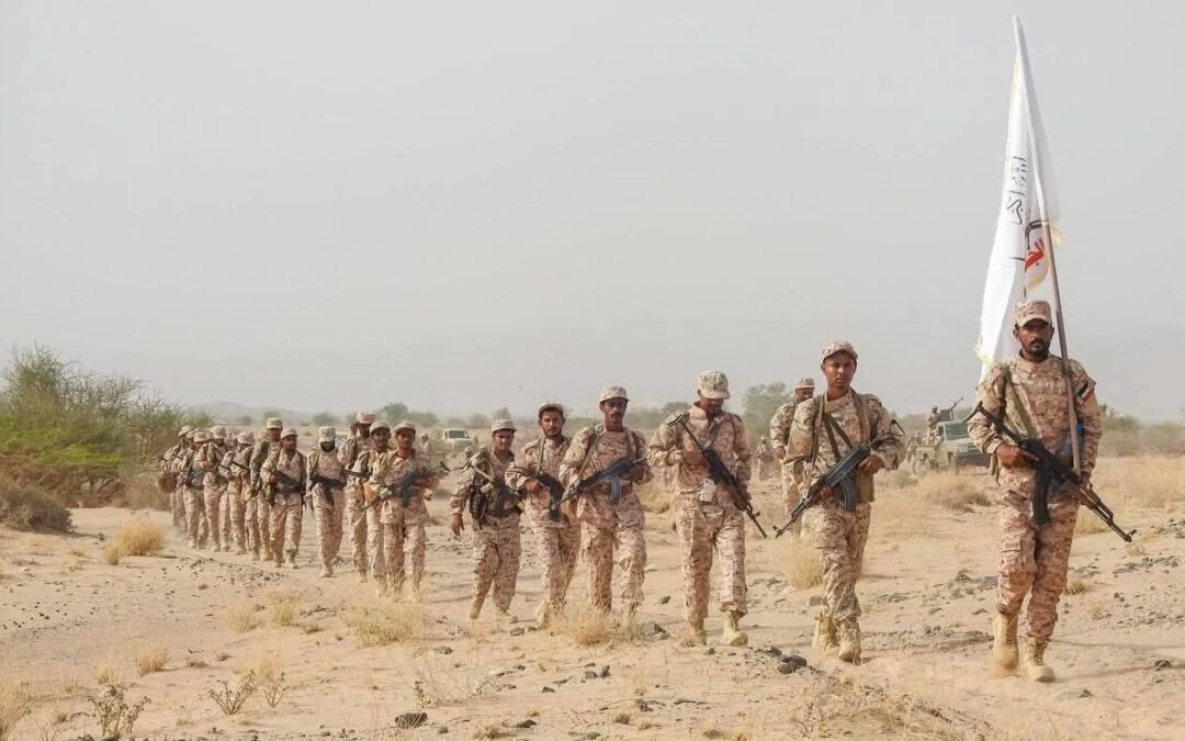 قوات العمالقة الجنوبية تنفذ مسيرًا عسكريًًا لتعزيز استعدادها القتالي