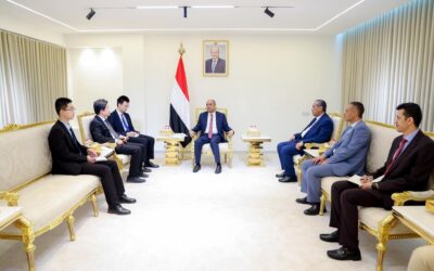 رئيس الوزراء يستقبل في عدن القائم بأعمال السفارة الصينية لدى اليمن