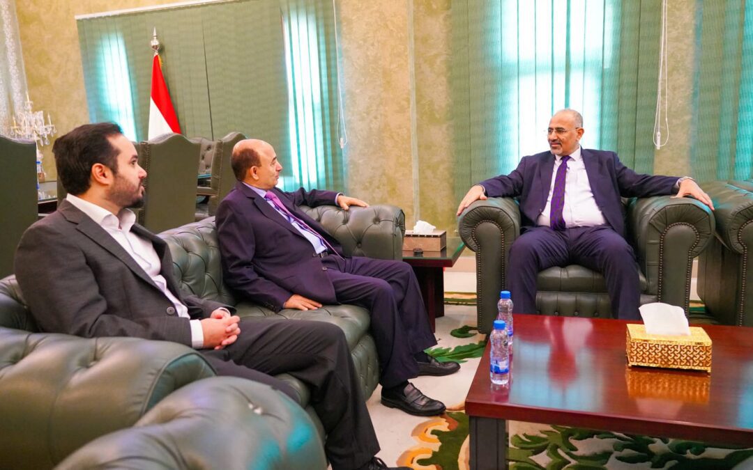 الرئيس الزُبيدي يشدد على ضرورة التعاطي العاجل من قبل القطاع التجاري مع تحسّن أسعار الصرف
