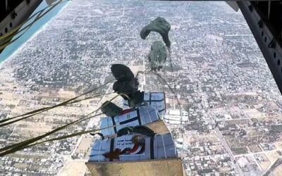 مصر تواصل إسقاط المساعدات الغذائية جوا على قطاع غزة