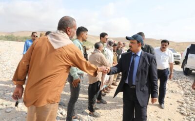 محافظ حضرموت يوجه بحفر ثلاثه آبار جديدة في حقل الشروج بمنطقة فوة القديمة