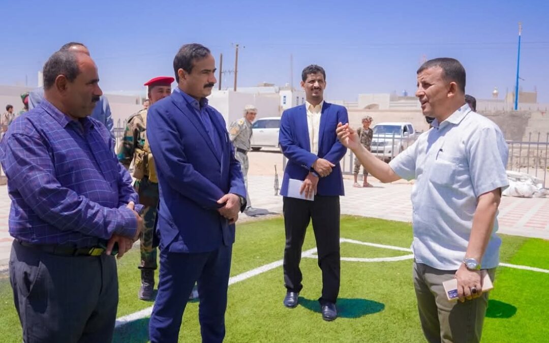 المحافظ بن الوزير يتفقد ملعب الفقيد الخليفي ونادي التضامن ويجدد التزامه بدعم القطاعين الشبابي والرياضي.
