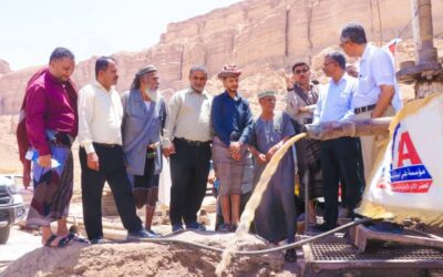 برعاية المحافظ بن الوزير تدشين مشروع بئر مياه قرى خليفة والقرى المجاورة بمديرية عتق.