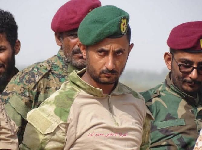 قائد محور يافع وقائد اللواء الثالث مشاة يعزي الشيخ علي بن حلموس في وفاة والدته