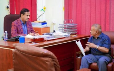 المحافظ بن الوزير يبحث مع مدير شركة النفط آليات خفض الأسعار بما يتماشى مع الإجراءات الحكومية