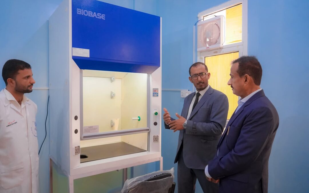 المحافظ بن الوزير يدشّن قسم الأنسجة والخلايا بالمركز الوطني لمختبرات الصحة المركزية بعتق
