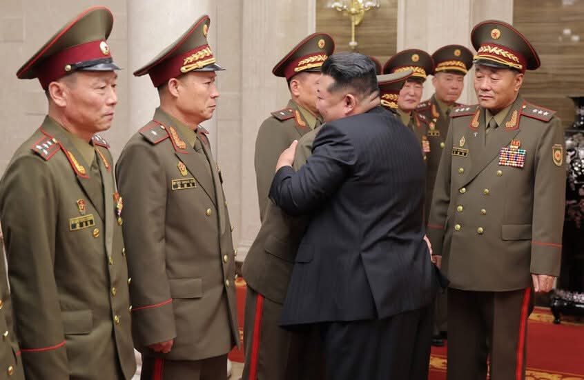 زعيم كوريا_الشمالية يستقبل قادة عسكريين شاركوا في عمليات تحرير كورسك