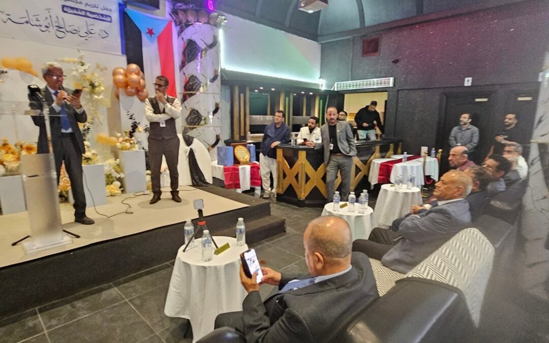 د. علي أبوشامة سجل ناصع بالمواقف الوطنية والقيم الأخلاقية