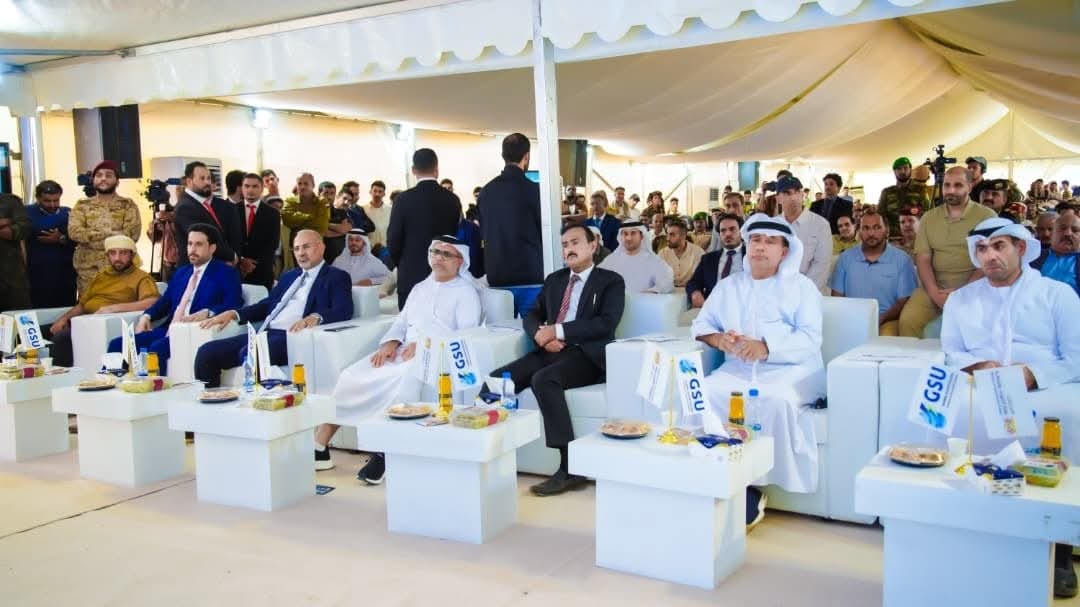 الرئيس الزُبيدي يشهد تدشين التشغيل لمحطة الطاقة الشمسية في شبوة بقدرة 53 ميجاوات