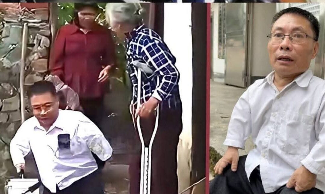 طبيب صيني يجوب القرى وزوجته تضطر لحمله في الأماكن الوعرة