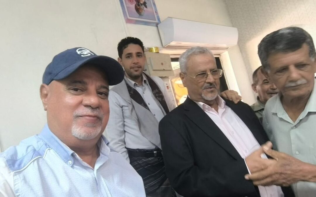 مجلس تنسيق أبناء يافع – عدن يحتفي باللواء الركن طيار قاسم عبدالرب العفيف بعد غياب طويل عن أرض الوطن