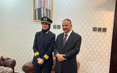 وزير النقل يلتقي كابتن طيار مريم عبدالله عبدربه ويشيد بإنجازها كثاني امرأة تحوز على رخصة قيادة الطيران