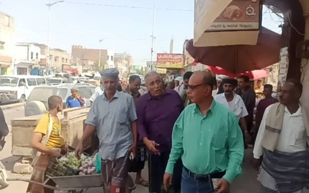 السلطة المحلية بزنجبار ومكتب الزراعة بأبين ينفذان حملة لضبط أسعار الخضروات والدجاج واللحوم