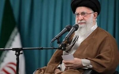 خامنئي: لن نخضع لمطالب أمريكا المهينة