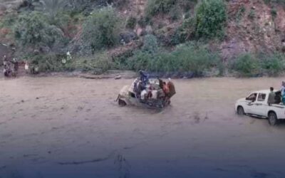 إنقاذ أرواح وفقدان أخرى في سيول لحج .. الدفاع المدني يحذر من مغامرات السائقين