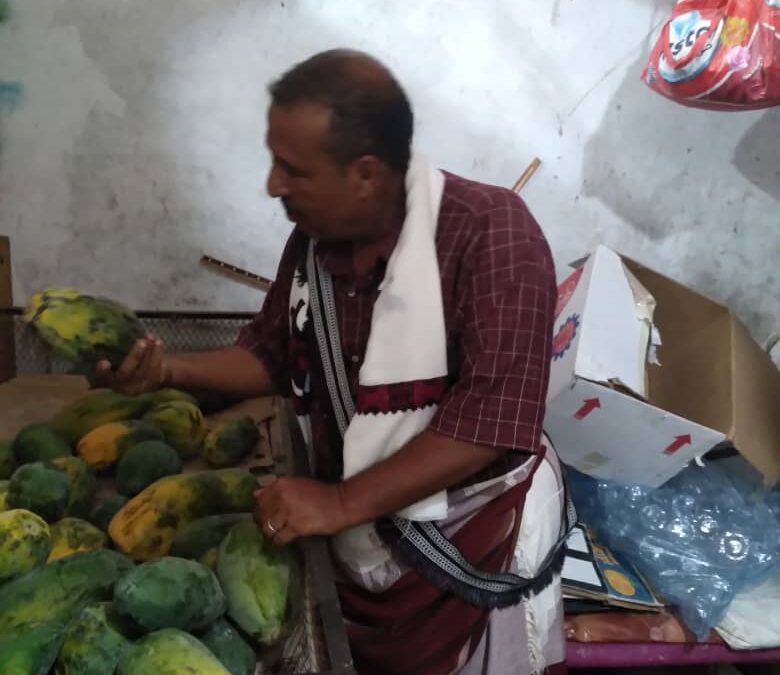 مكتب أشغال خنفر ينفذ نزولاً الى المطاعم والبقالات والكفتيريات بسوق مدينة شقرة