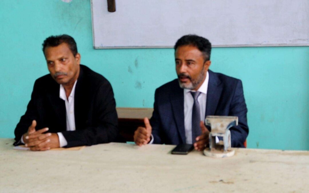 رئيس تنفيذية انتقالي أبين ومحافظ المحافظة يلتقيان الأسر القاطنة في معهد الأوراس بزنجبار