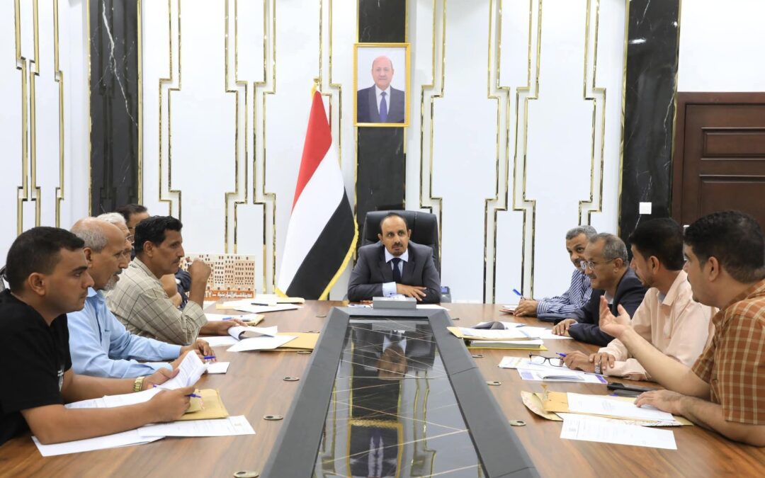 محافظ حضرموت يترأس اجتماعا للجنة المناقصات الرئيسية بالمحافظة