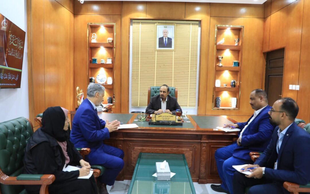 محافظ حضرموت يبحث مع وفد صندوق الأمم المتحدة للسكان (UNFPA) جوانب تعزيز التعاون الإنساني