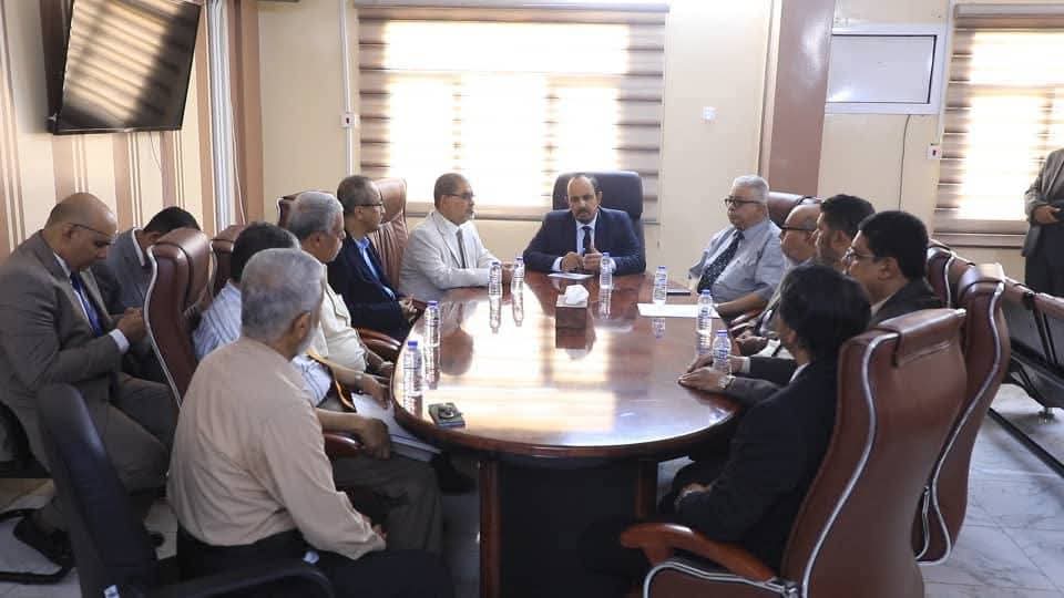 محافظ حضرموت يناقش الأوضاع العامة لجامعة حضرموت والطموحات المستقبلية